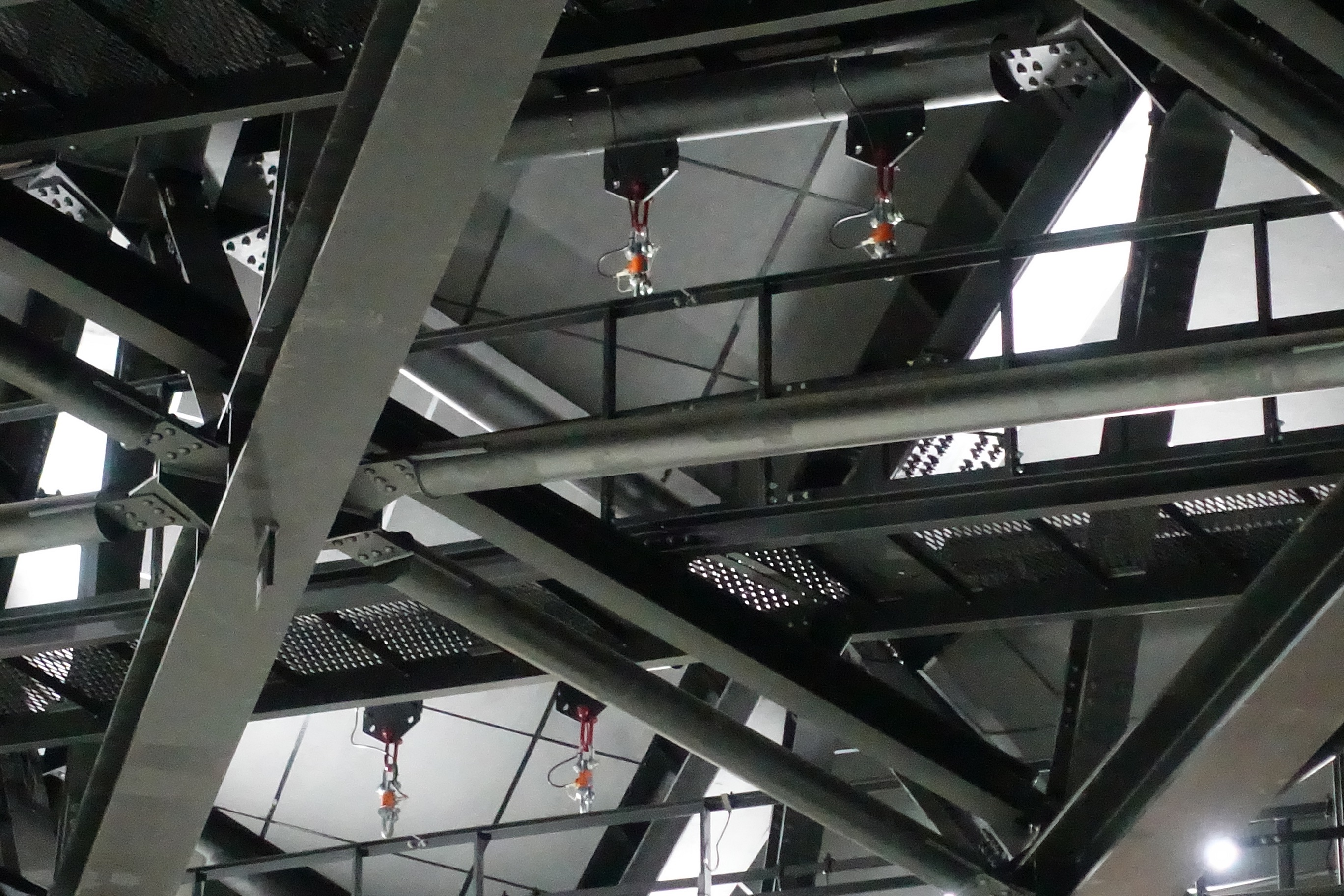天井の吊りポイントとキャットウォーク