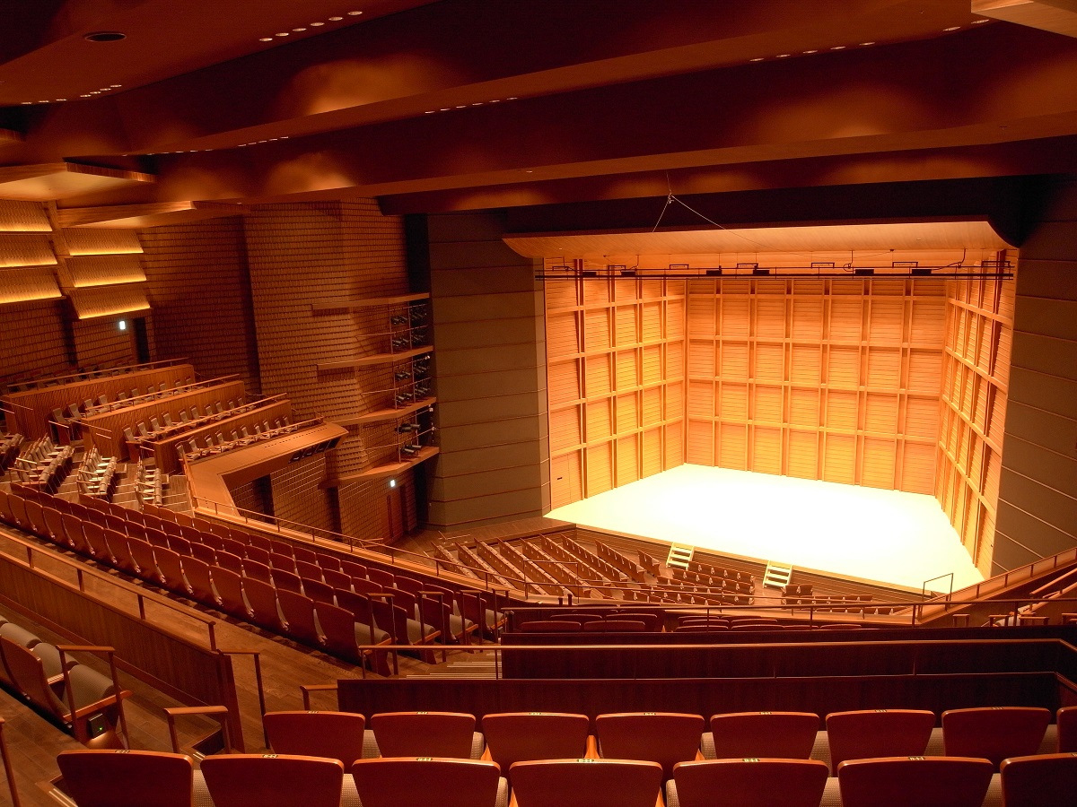 大 北九州 芸術 ホール 劇場