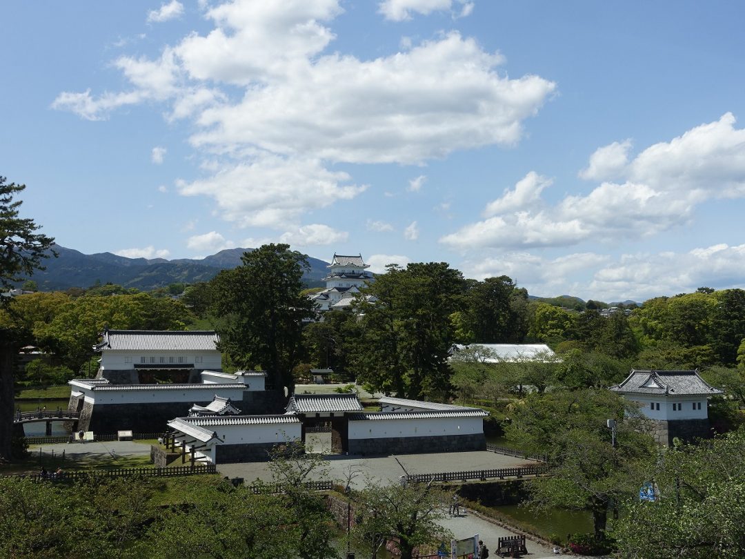 ホワイエから小田原城を臨む